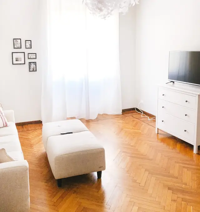 picture of a lovely room with a lot of light